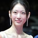 TWICEジョンヨンの“実姉”女優がまるでプリンセス！「本当に綺麗すぎ」と絶賛のドレス姿【PHOTO】 画像