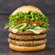 黒毛和牛パティを贅沢3枚重ね！フレッシュネスバーガー、「九条ネギと西京味噌バーガー」パティ増量して17日より販売 画像