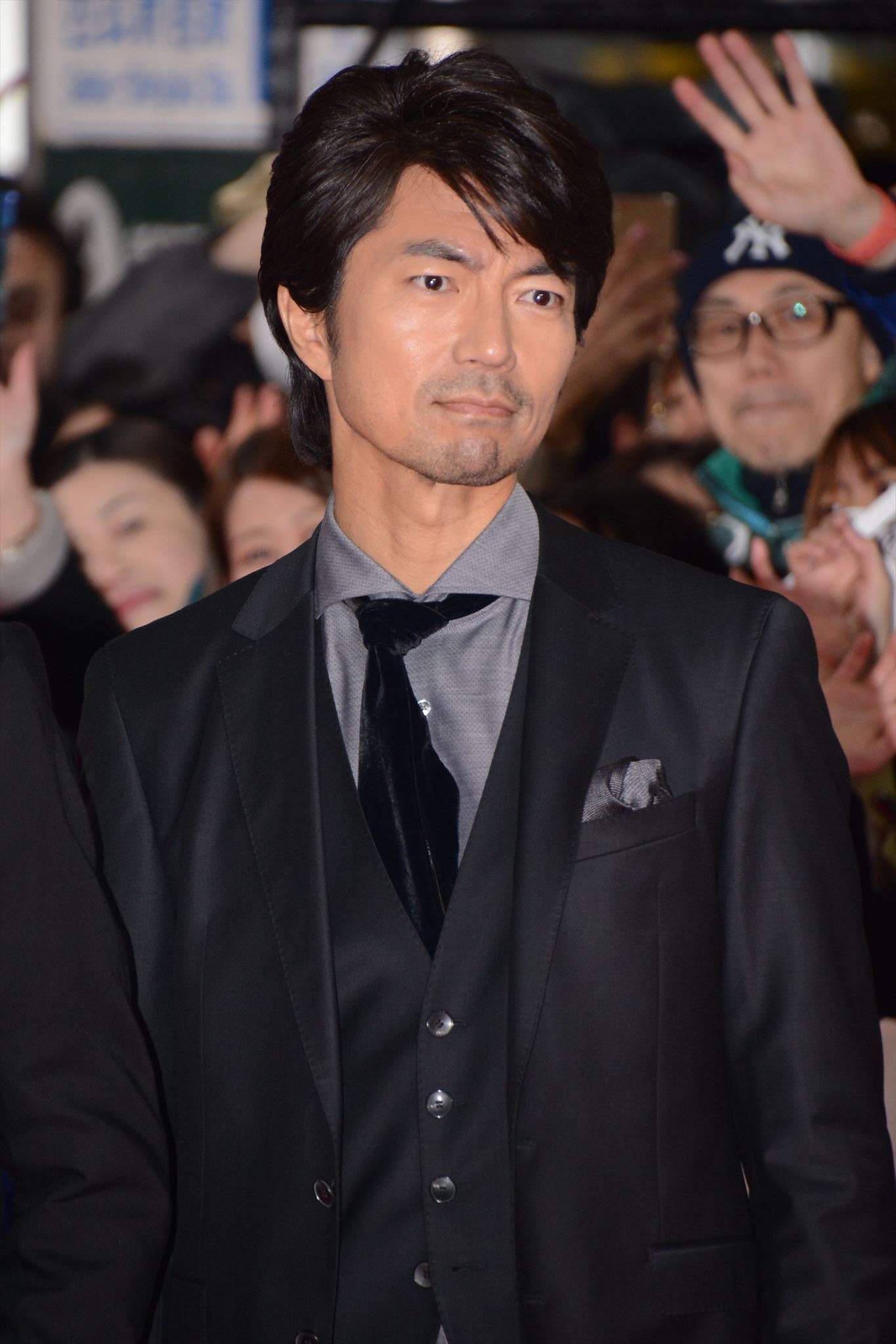 新宿歌舞伎町に舘ひろし 柴田恭兵ら あぶデカファミリー 占拠 ファン1 000人熱狂 11枚目の写真 画像 Rbb Today 新宿歌舞伎町に舘ひろし 柴田恭兵ら あぶデカファミリー 占拠 ファン1 000人熱狂 11枚目の写真 画像 Rbb Today