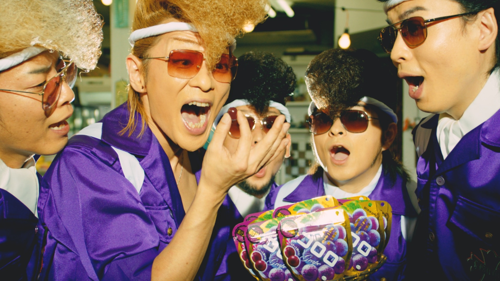 氣志團 グミのcmでキレキレの コロロダンス を披露 5枚目の写真 画像 Rbb Today 氣志團 グミのcmでキレキレの コロロダンス を披露 5枚目の写真 画像 Rbb Today