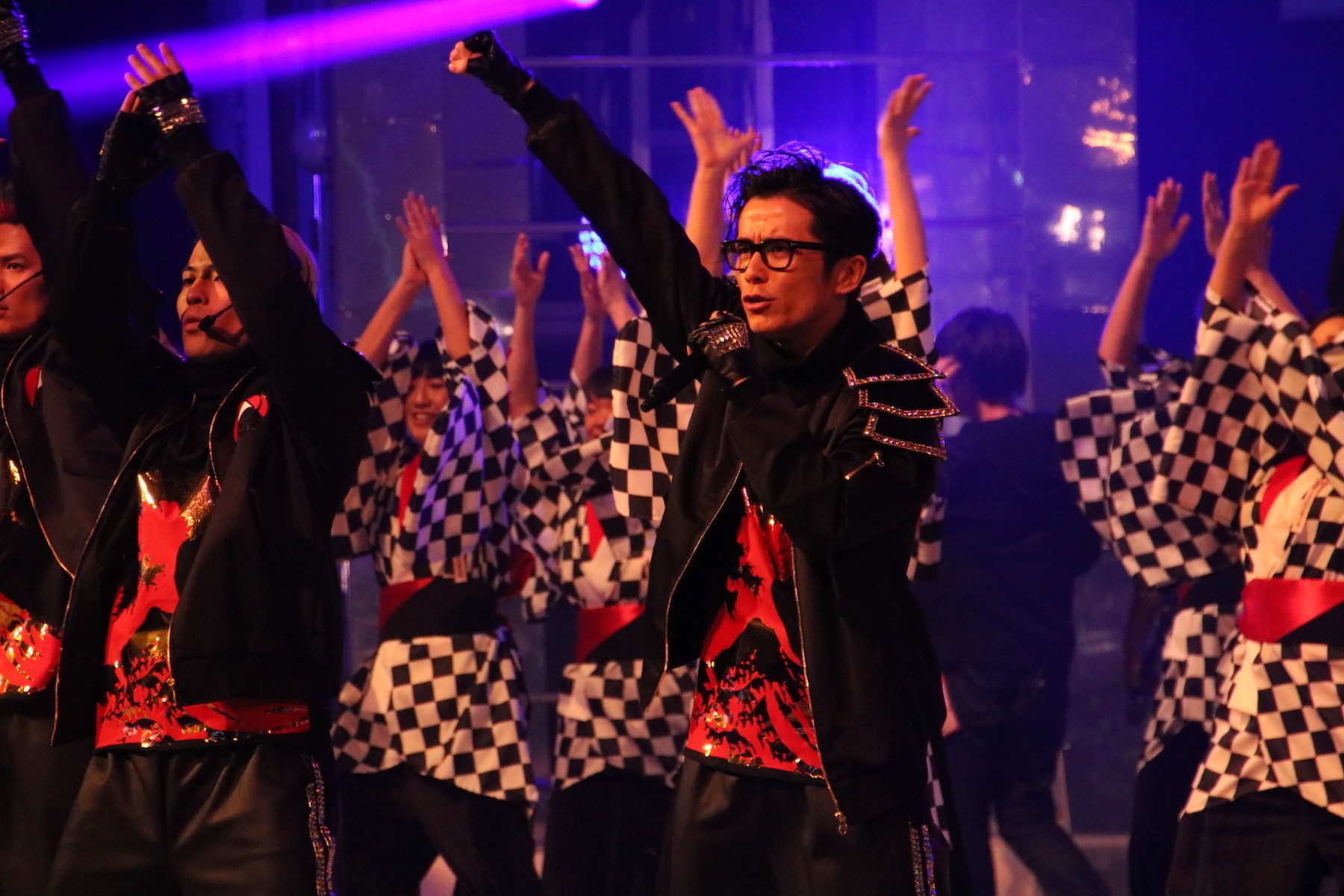 Nhk紅白 Radio Fish ピコ太郎の存在は認めていない と金の衣装で宣戦布告 2枚目の写真 画像 Rbb Today Nhk紅白 Radio Fish ピコ太郎の存在は認めていない と金の衣装で宣戦布告 2枚目の写真 画像 Rbb Today
