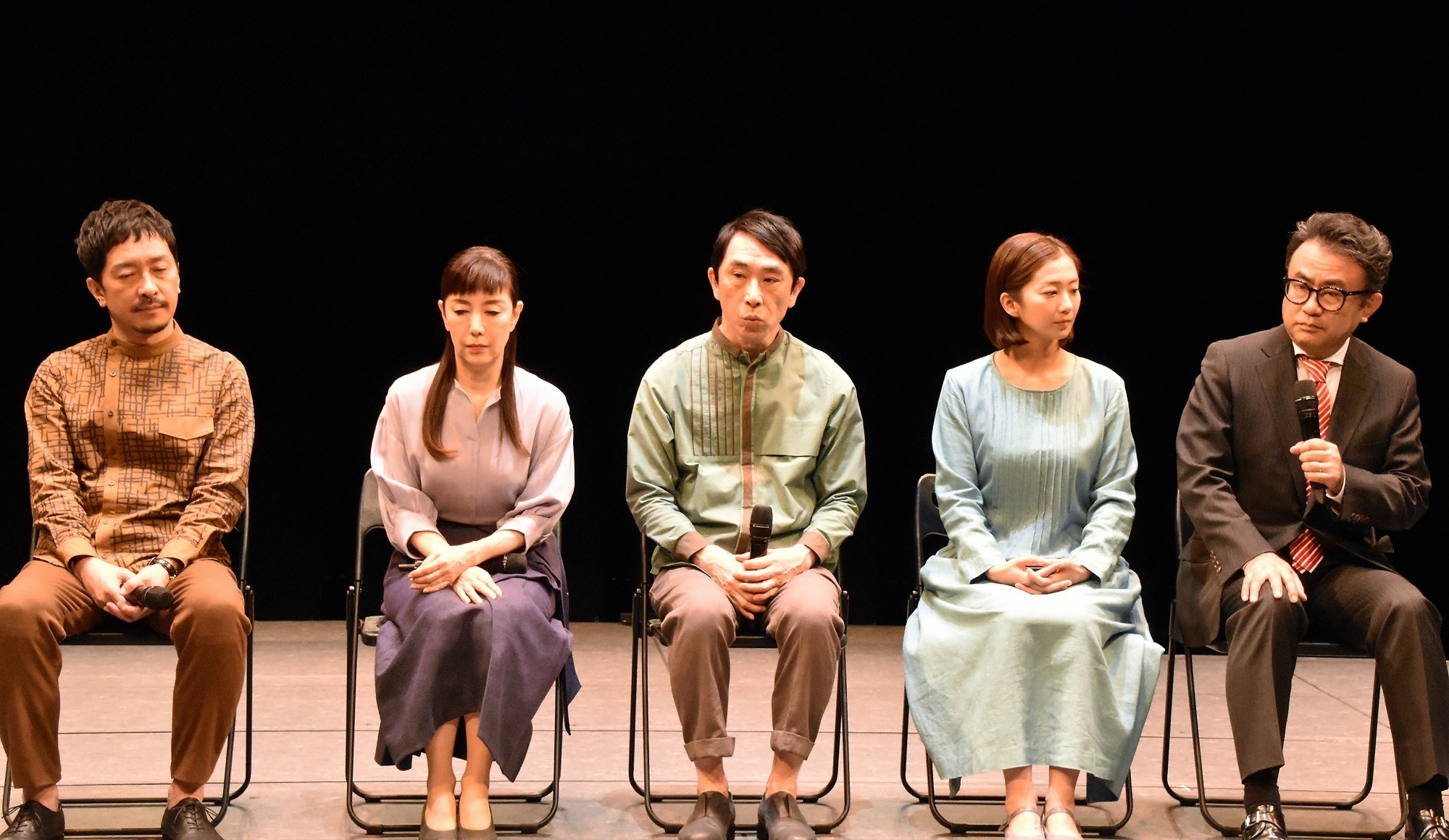 段田安則と優香が夫婦役 三谷幸喜がコンピュータ制御の最新演出に自信 14枚目の写真 画像 Rbb Today 段田安則と優香が夫婦役 三谷幸喜がコンピュータ制御の最新演出に自信 14枚目の写真 画像 Rbb Today