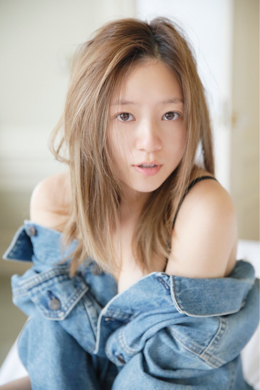 伊藤千晃 2年ぶりに写真集発売決定 女性としての強さや美しさあふれる1冊に 1枚目の写真 画像 Rbb Today