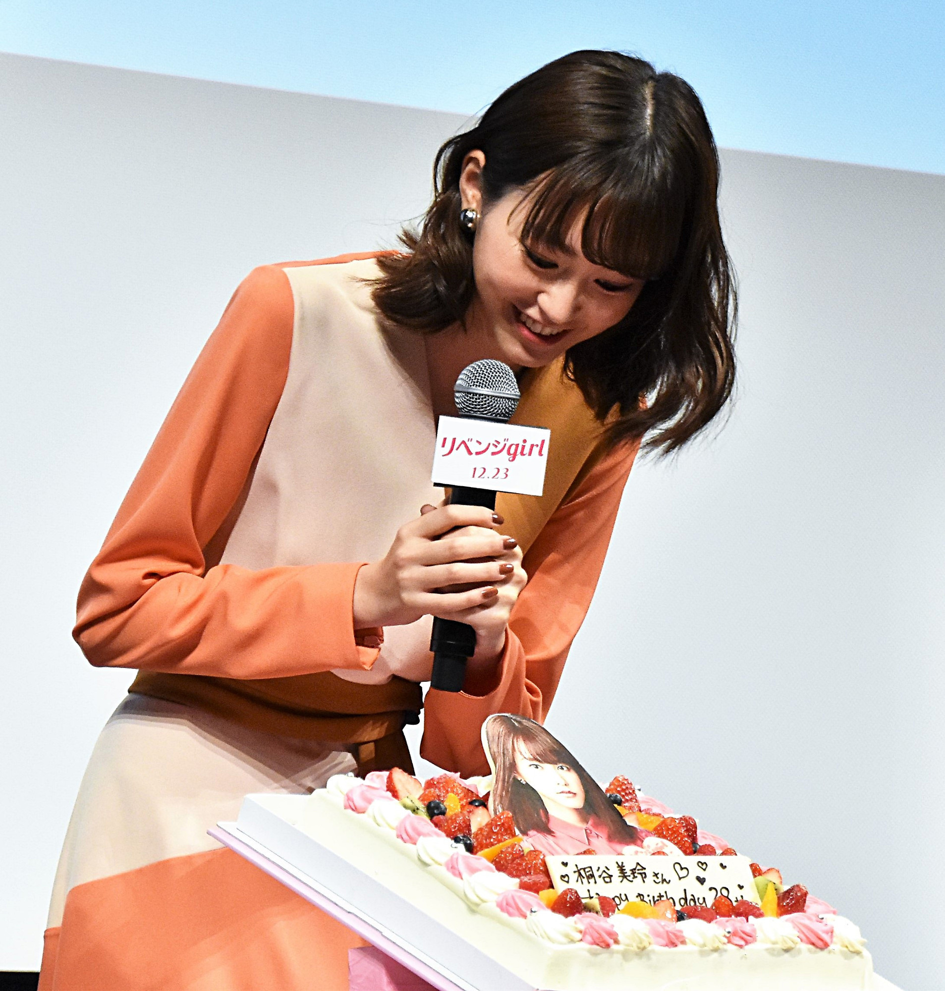 桐谷美玲 腰元が大胆に露出したワンピースで登場 細い と女性からため息 3枚目の写真 画像 Rbb Today 桐谷美玲 腰元が大胆に露出したワンピースで登場 細い と女性からため息 3枚目の写真 画像 Rbb Today