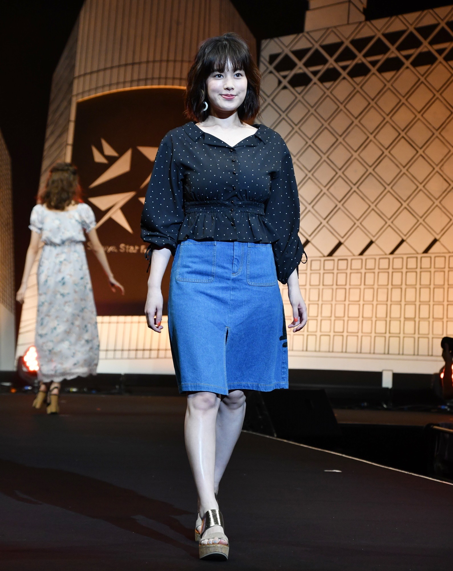 筧美和子 ランウェイモデルとしてサプライズ出演 ちょとドキドキしました 3枚目の写真 画像 Rbb Today