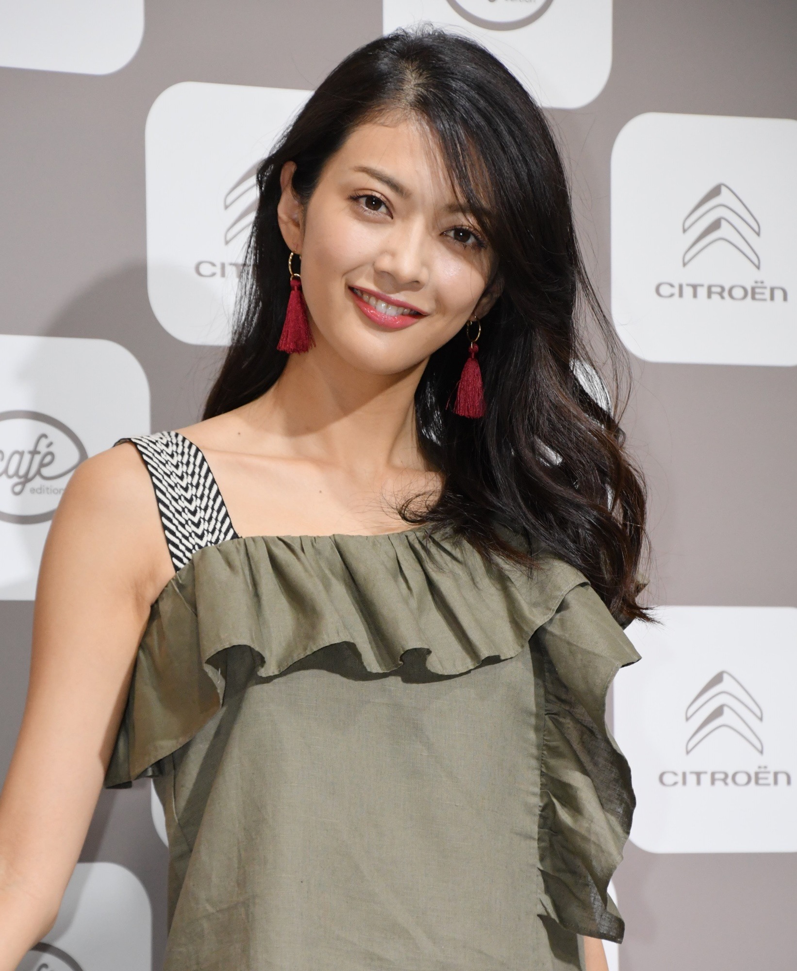 田中道子の美脚に中村倫也もデレデレ 1枚目の写真 画像 Rbb Today 田中道子の美脚に中村倫也もデレデレ 1枚目の写真 画像 Rbb Today