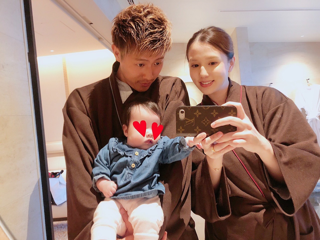 丸高愛実 夫 柿谷曜一朗と愛娘との家族写真公開 幸せそうな姿に 理想の家族 1枚目の写真 画像 Rbb Today 丸高愛実 夫 柿谷曜一朗と愛娘との家族写真公開 幸せそうな姿に 理想の家族 1枚目の写真 画像 Rbb Today