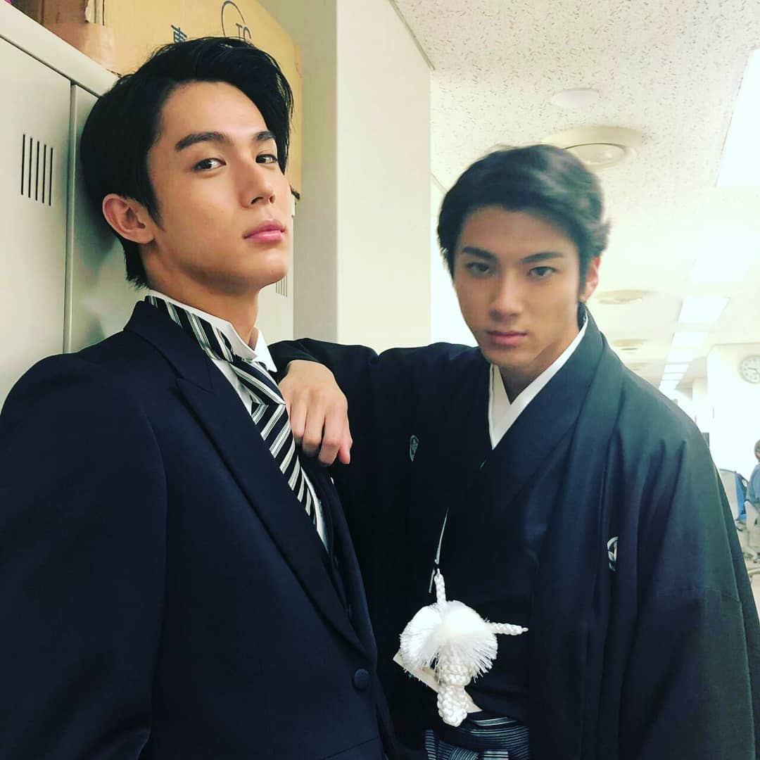 紋付羽織袴姿の山田裕貴 タキシード姿の中川大志 イケメンすぎる2ショット公開 2枚目の写真 画像 Rbb Today 紋付羽織袴姿の山田裕貴 タキシード姿の中川大志 イケメンすぎる2ショット公開 2枚目の写真 画像 Rbb Today