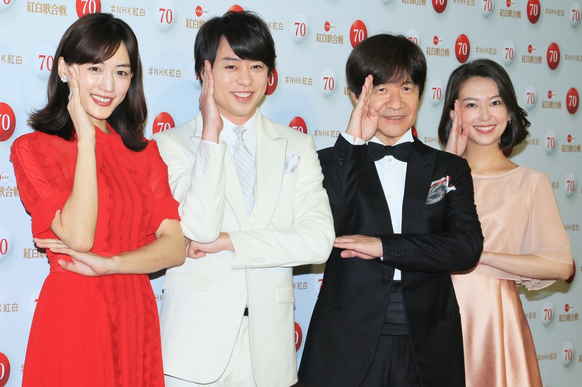 第70回 紅白歌合戦 総合司会の内村光良 綾瀬 櫻井と チームusa として頑張る 1枚目の写真 画像 Rbb Today 第70回 紅白歌合戦 総合司会の内村光良 綾瀬 櫻井と チームusa として頑張る 1枚目の写真 画像 Rbb Today