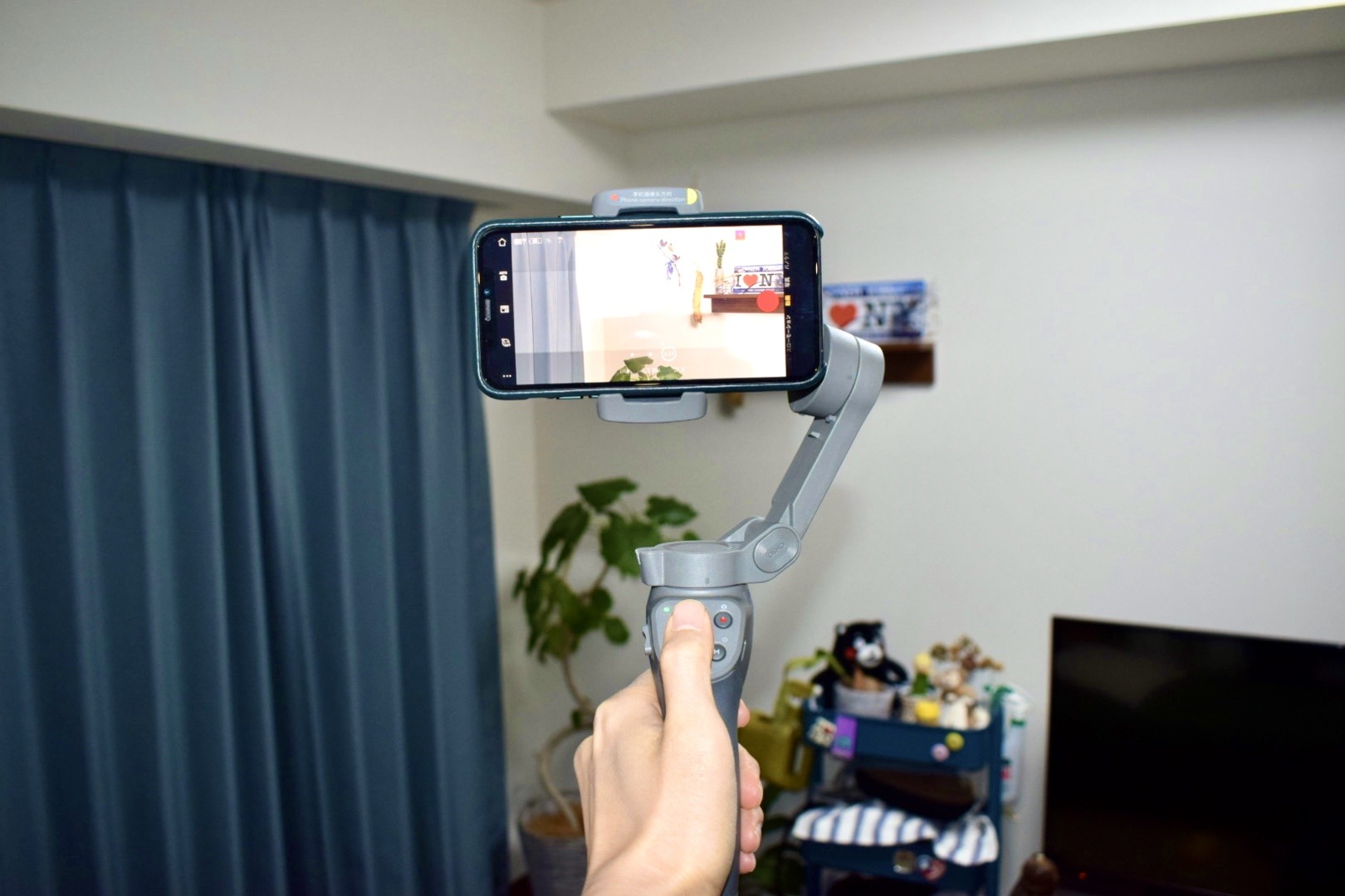 ヌルヌル動作 手ブレ抑制 スマホ用スタビライザー Osmo Mobile 3 をレビュー 1枚目の写真 画像 Rbb Today