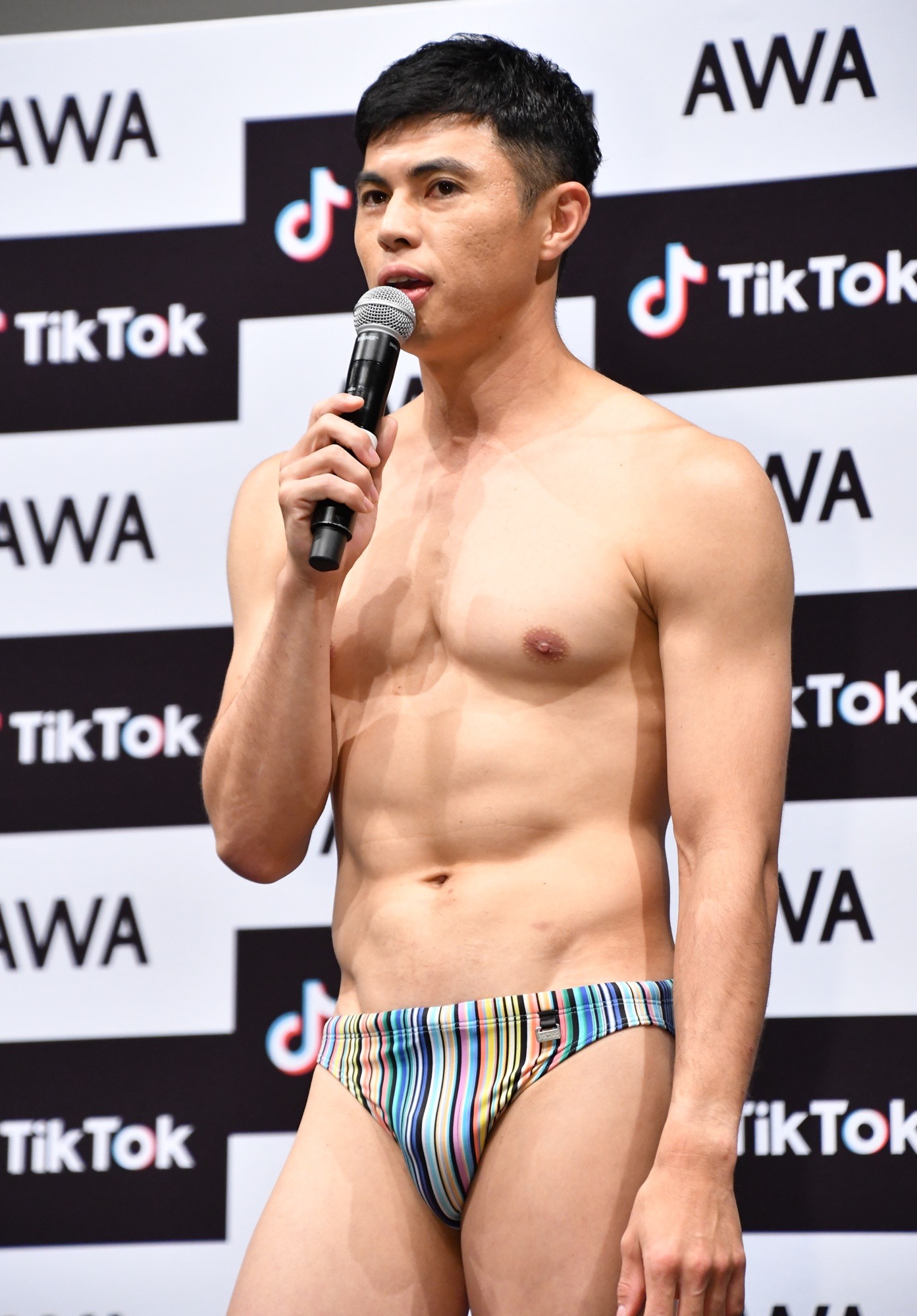 小島よしお 海パンとの出合いは歳の誕生日プレゼント 1枚目の写真 画像 Rbb Today 小島よしお 海パンとの出合いは歳の誕生日プレゼント 1枚目の写真 画像 Rbb Today