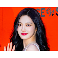 えっ、布がない…？aespa・ニンニン、後ろ姿が衝撃の“大胆衣装”で視線強奪「ヤバイ」「あかーん！」