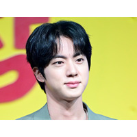 BTS・JIN、ライブ会場に響き渡る“セイレーンボイス”！豪雨にも屈さぬ歌唱力に世界が心酔