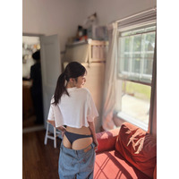 沖侑果、Tバックちら見せ！グラビアオフショット公開