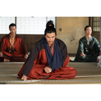 大河ドラマ「豊臣兄弟！」要潤が語る、明智光秀の「陰」と小栗旬との“緊張感”