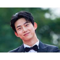 キムタクとも共演した2PM・テギョン、日本の人気俳優と“密着ショット”！仲睦まじい雰囲気に注目