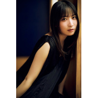僕青・八木仁愛が『FLASH』初登場！透明感と清純さが際立つグラビアで魅了