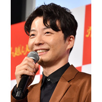 星野源、アッシュピンクにヘアカラーチェンジ！「髪色めっちゃ似合ってて素敵です」とファン絶賛