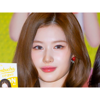 ショーツ露出、TWICE・サナが“スカートめくれ”事故に心境吐露「開いた状態で撮られていたなんて…」