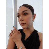 村重杏奈、夏らしいコーディネートなど衣装写真大量公開！マネージャーとの仲良しエピソードも披露