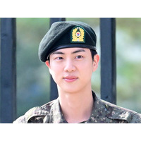 「JINさんが僕を英雄に」BTS・JIN、兵役中に出会った後輩アイドルを気遣う美談が話題