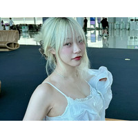 日本のAV女優に“デビュー”勧められた逸話も…バンドガールになった元韓国アイドル、海辺ではじける笑顔