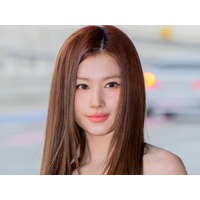 ボタンがはじけ飛びそう…TWICE・サナ、“透け透け”極薄トップスから溢れるふっくら感「すっごい」