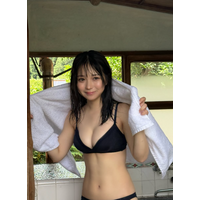 池本しおり、濡れ髪＆黒ビキニの反響ショットに「可愛すぎ」と絶賛の声