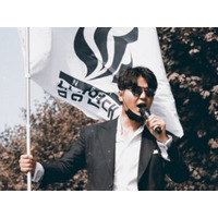アンチフェミニズムの韓国ユーチューバー、突然この世を去る…生前は配偶者の不貞で精神疾患に