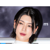 “ベッドシーン”で早くも話題！韓国映画デビューの三吉彩花、血しぶき浴びたスチールが公開