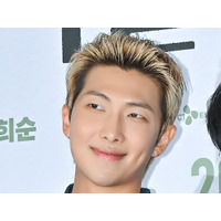キティちゃんのスマホケース!?BTS・RM、ジムで鍛錬中の姿を公開も“ギャップ萌え”
