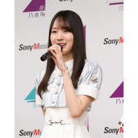 乃木坂46・賀喜遥香、ちらりと覗く網タイツにドキッ！　リアルミーグリオフショットを公開