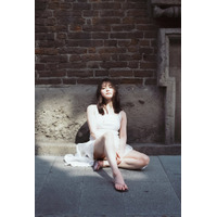 山田杏奈、3rd写真集の先行カット公開　ミラノで全編フィルム撮影