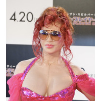 叶恭子のオーロラ姫コスプレが「絵本から抜け出たよう」「凄い!」と話題