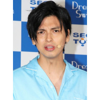 アレク、水着美女に大暴走! 妻・川崎希はガッカリ「全然治ってなかった」