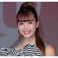 シックスパックがくっきり！藤田ニコルの腹筋にファンうっとり