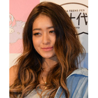 みちょぱ、久々の水着ショットをSNSに公開!褐色の美肌に「色っぽい」