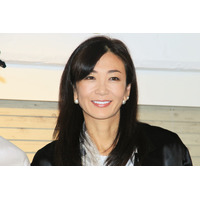 中島史恵、タイトワンピ姿をSNSに公開！54歳のセクシーボディラインに驚きの声