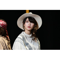 アンジェラ芽衣、CAグラビアでファンを魅了