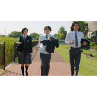 神木隆之介＆中川大志、松本穂香をワークアウトに誘うも......au“意識高すぎ！高杉くん”新CM