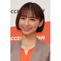 篠田麻里子、37歳と思えないツインテ×制服ショット披露