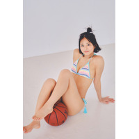 すみぽん、水着グラビアで魅せる“バスケ女子”のヘルシーボディ