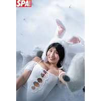 ちとせよしの、雪上で美ボディ解放！ 白うさぎ衣装で魅せる“雪グラビア”披露