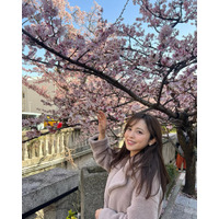 久慈暁子、ひと足早い“お花見ショット”公開！