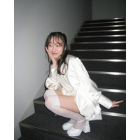 須田亜香里、白ニーハイ×美脚コーデに称賛の声「絶対領域、最高」「めっちゃ素敵です」