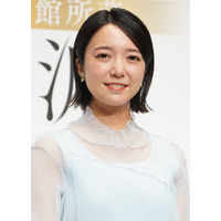 上白石萌音、胸元があいた大胆ドレスで美デコルテ披露「素敵な衣装」「綺麗過ぎ」
