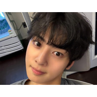 入隊発表のチャウヌ、「ハンサムすぎ」な近況写真を大公開！自然体の魅力が炸裂【PHOTO】