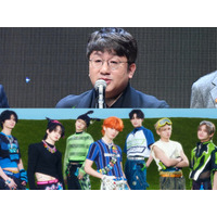 “BTSの父”パン議長、ダイエット成功でアイドル顔負けのビジュアル？新J-POPグループと記念SHOT【PHOTO】