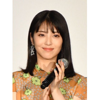 浜辺美波の透明感が半端ない！最新写真集『25』の表紙解禁にファン悶絶