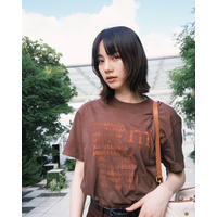 のん、鋭い流し目の私服ショットに反響続出！ 「かっこいい」「完全に惚れました」